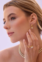 Load image into Gallery viewer, Floating Oval Split Shank Ring-R0587CLP
