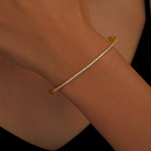 Load image into Gallery viewer, 0.81 CTW Classic Bangle Bracelet-B0030CLG
